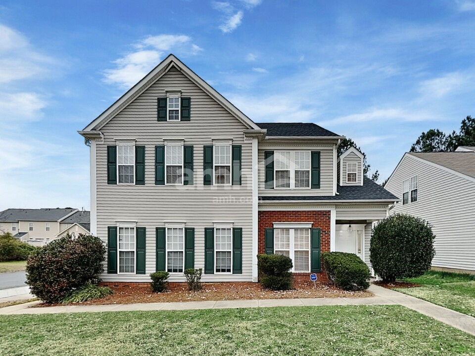 5905 Waverly Lynn Ln in Charlotte, NC - Building Photo