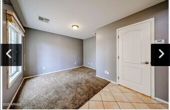 5744 S 21st Pl in Phoenix, AZ - Foto de edificio - Building Photo