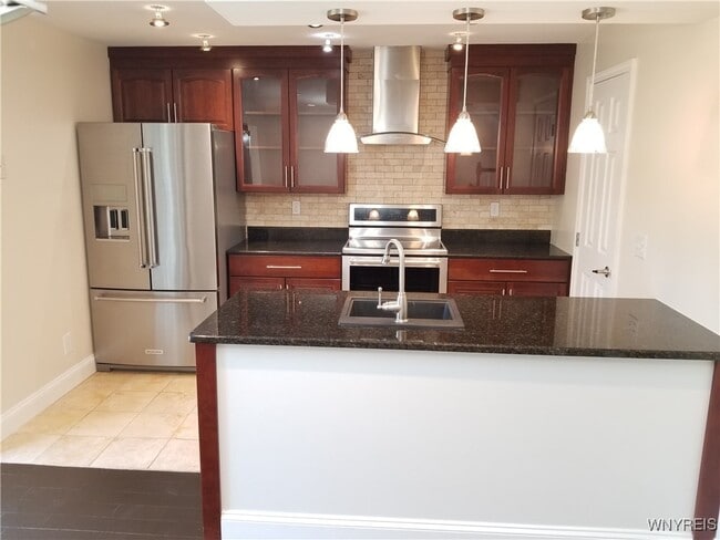 807 Red Fern Ct in East Amherst, NY - Building Photo - Building Photo