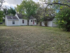 912 S Gordon St in Bryan, TX - Building Photo - Building Photo