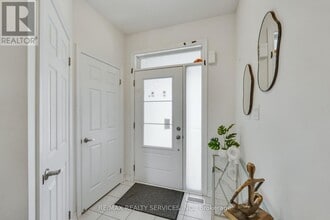 49 Bayardo Dr in Oshawa, ON - Building Photo - Building Photo