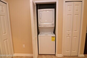 8241 Pelican Landing Rd in Jacksonville, FL - Building Photo - Building Photo