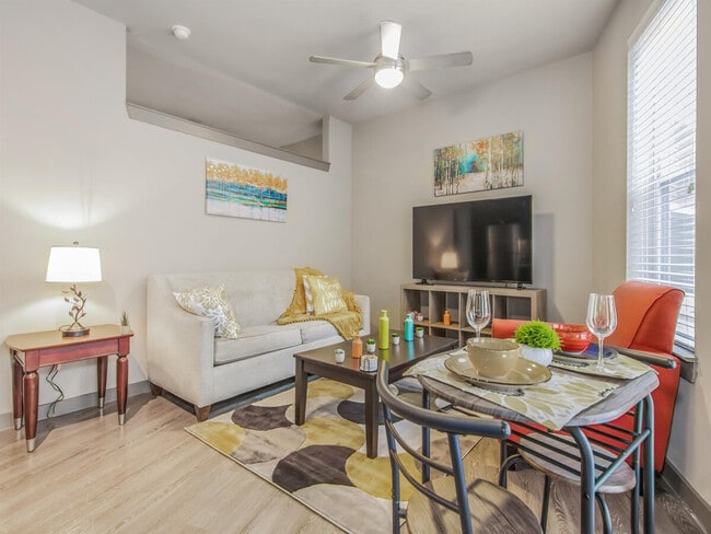 property at 1915 Canterbury St