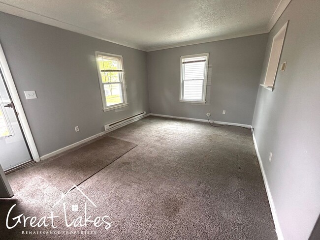18784 Roscommon St in Harper Woods, MI - Building Photo - Building Photo