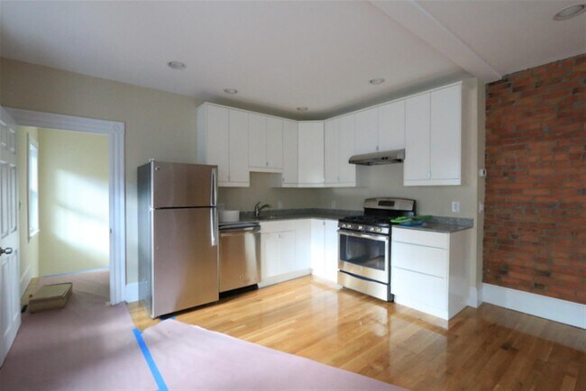 18 Chandler St, Unit #2 in Somerville, MA - Building Photo - Building Photo