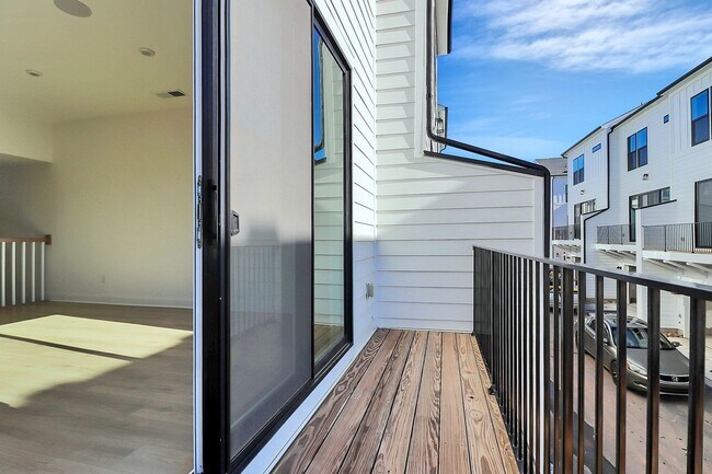 15345 Ballancroft Pkwy in Charlotte, NC - Building Photo - Building Photo