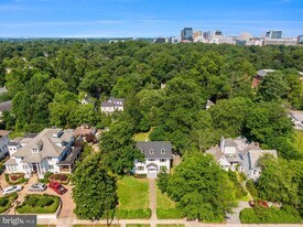 6818 Connecticut Ave in Chevy Chase, MD - Building Photo