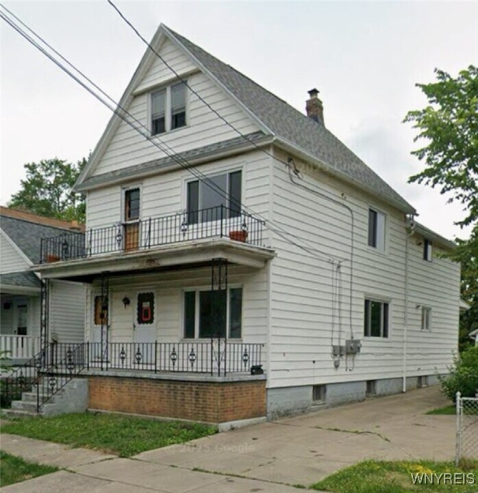 111 Peter St in Buffalo, NY - Building Photo