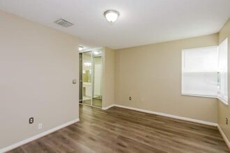 669 NW 151st Ave in Pembroke Pines, FL - Building Photo - Building Photo