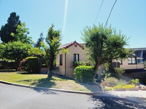 2066 Eleanore Dr in Glendale, CA - Building Photo - Building Photo