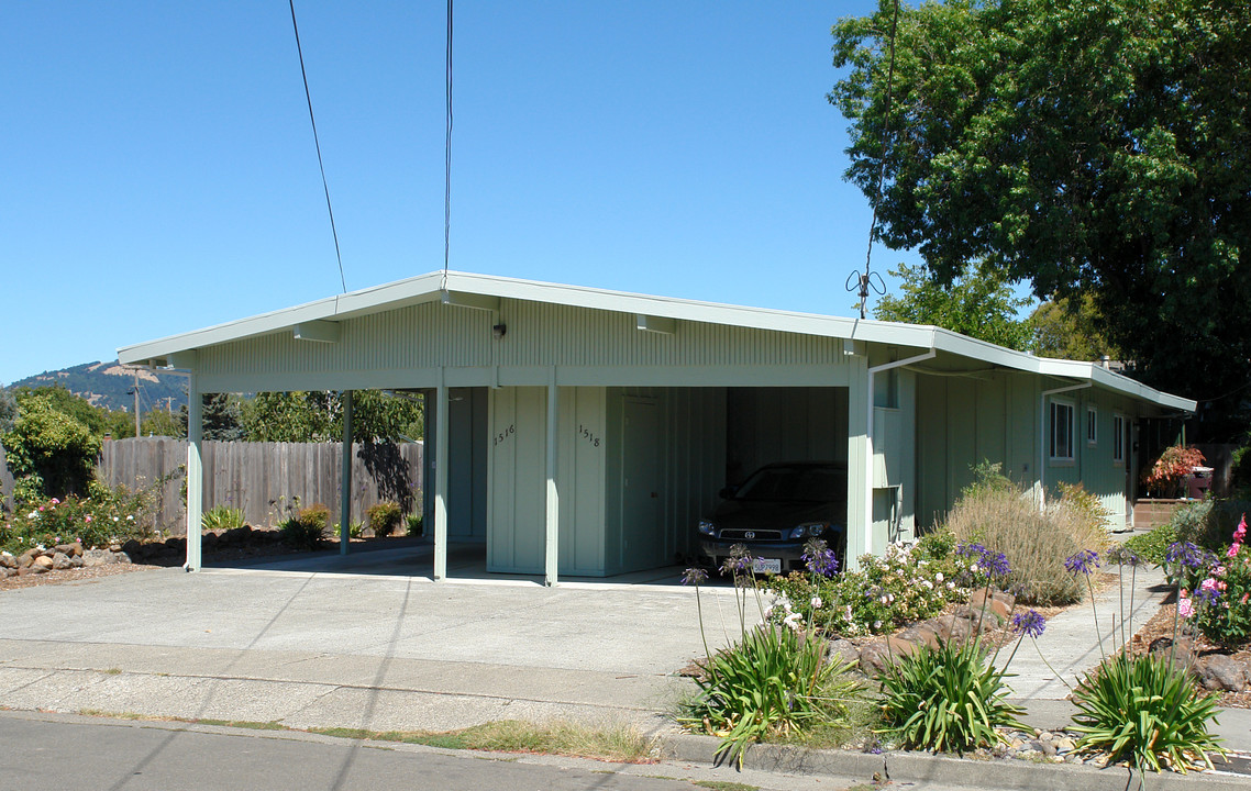 1516 Camden Ct in Santa Rosa, CA - Building Photo