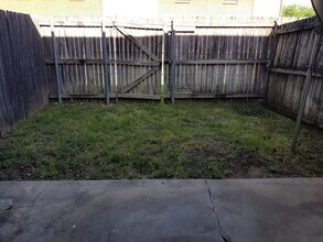 620 S Rogers Rd in Irving, TX - Building Photo - Building Photo