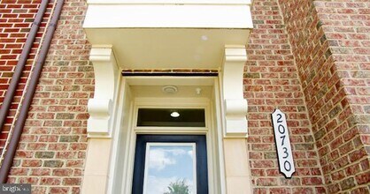 20730 Exchange St in Ashburn, VA - Foto de edificio - Building Photo