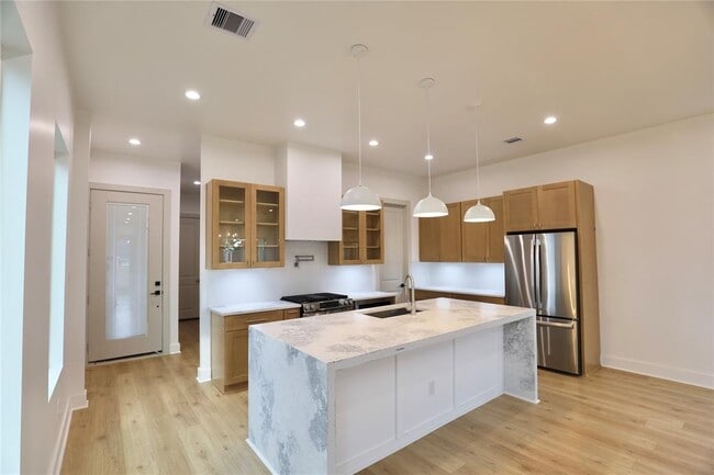 510 E 37th St in Houston, TX - Foto de edificio - Building Photo
