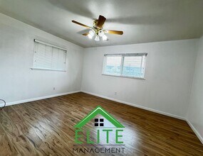 1949 Newport Ave in Sacramento, CA - Building Photo - Building Photo