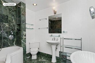 208 E 78th St in New York, NY - Building Photo - Building Photo
