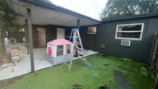 6390 Hayes St in Hollywood, FL - Building Photo - Building Photo