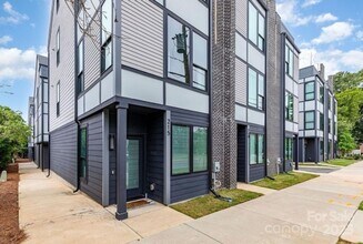 215 Freeland Ln in Charlotte, NC - Building Photo - Building Photo