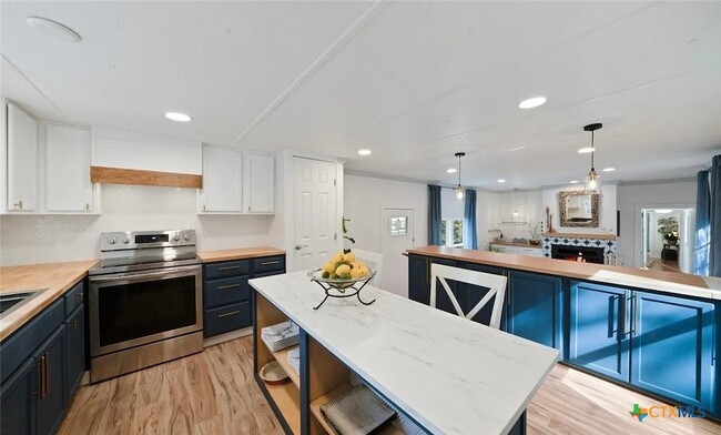 1219 Songbird Dr in Canyon Lake, TX - Building Photo - Building Photo