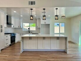 17472 Bellport Cir in Huntington Beach, CA - Building Photo