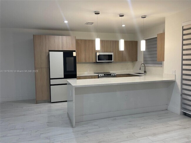 3155 NW 103rd St, Unit 3155 in Miami, FL - Building Photo - Building Photo