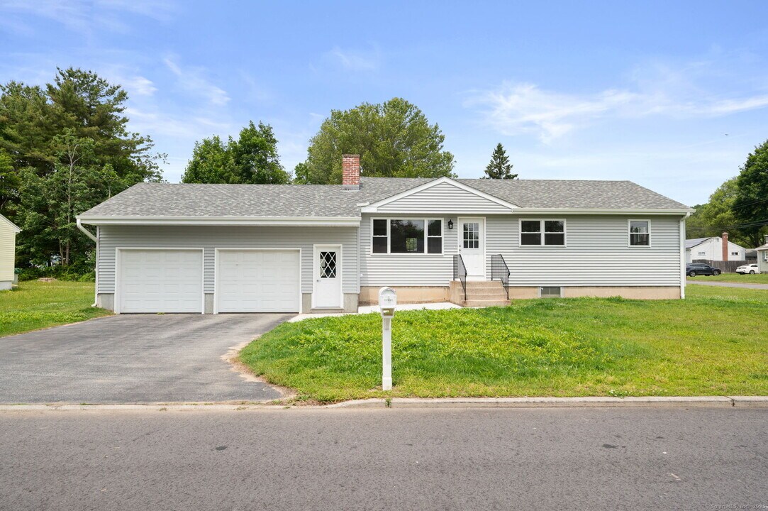 3 Quail St in Waterford, CT - Building Photo