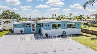 13806 San Juan Ave in Hudson, FL - Building Photo