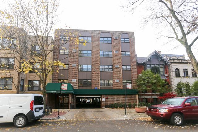 property at 558 W Arlington Pl