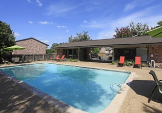 Hillside Place in Austin, TX - Building Photo - Building Photo