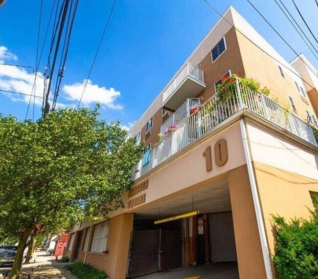 10 Palisade Ave in Cliffside Park, NJ - Foto de edificio - Building Photo
