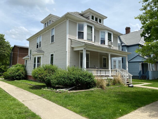 property at 612 W Elm St