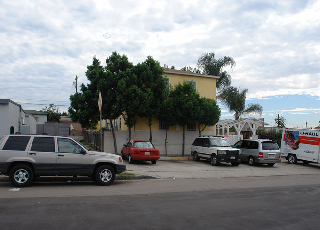 3429 43rd St in San Diego, CA - Foto de edificio - Building Photo