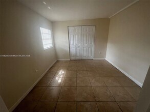 3350 SW 37th St in West Park, FL - Foto de edificio - Building Photo