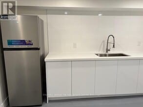 8 York St in Ajax, ON - Building Photo - Building Photo