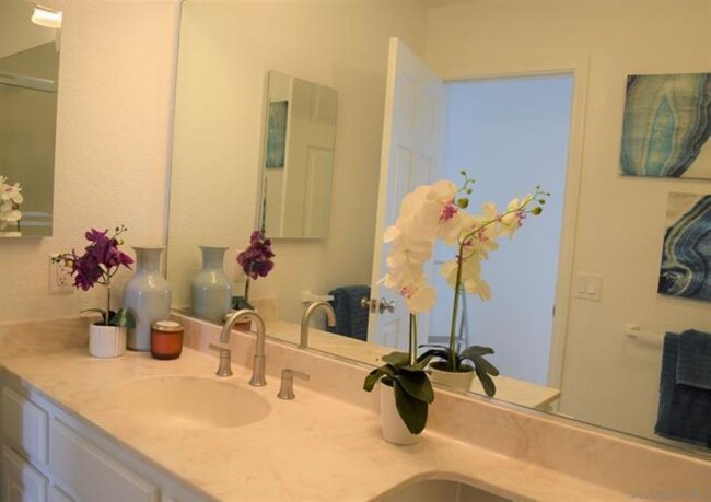444 E Ave, Unit D in Coronado, CA - Building Photo - Building Photo