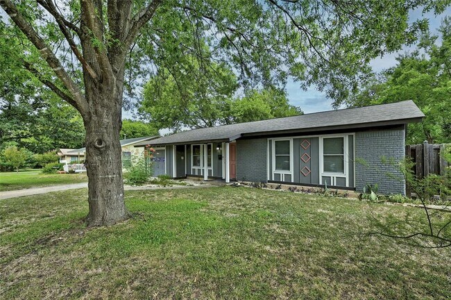 1500 Fairfield Dr in Austin, TX - Building Photo - Building Photo