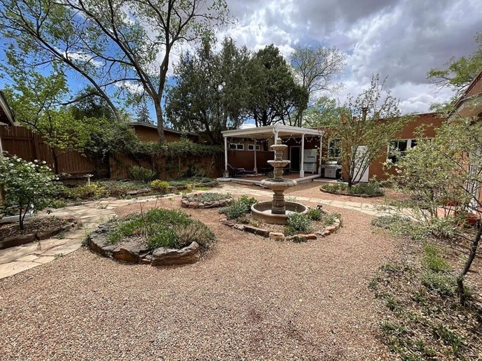 1201 Escalante St in Santa Fe, NM - Building Photo