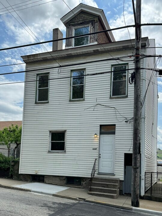 1137 Troy Hill Rd in Pittsburgh, PA - Foto de edificio