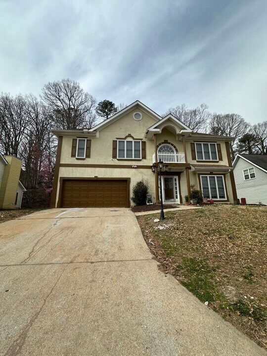 255 Thornbush Ln in Lawrenceville, GA - Building Photo