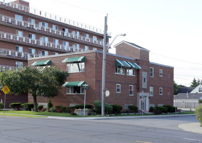 Nadas Apartments in Hamilton, ON - Building Photo - Primary Photo