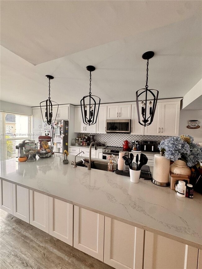 2413 NE 10th St in Hallandale Beach, FL - Building Photo - Building Photo