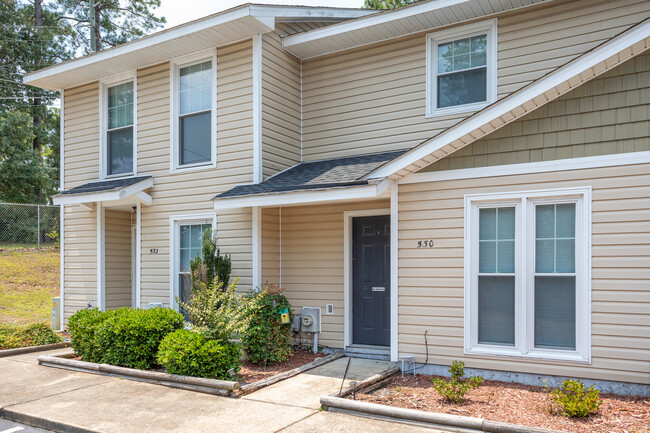 Waters Edge Town Apartments in Fayetteville, NC - Building Photo - Building Photo