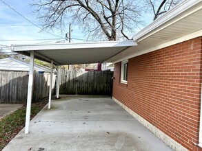 2521 Wyckford Way in Louisville, KY - Building Photo - Building Photo