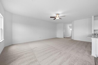 173 Surrey Oaks in Maxwell, TX - Foto de edificio - Building Photo