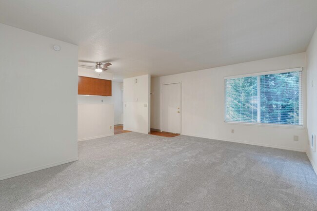 Raleigh Firs in Portland, OR - Building Photo - Interior Photo