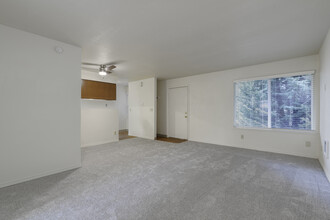 Raleigh Firs in Portland, OR - Foto de edificio - Interior Photo