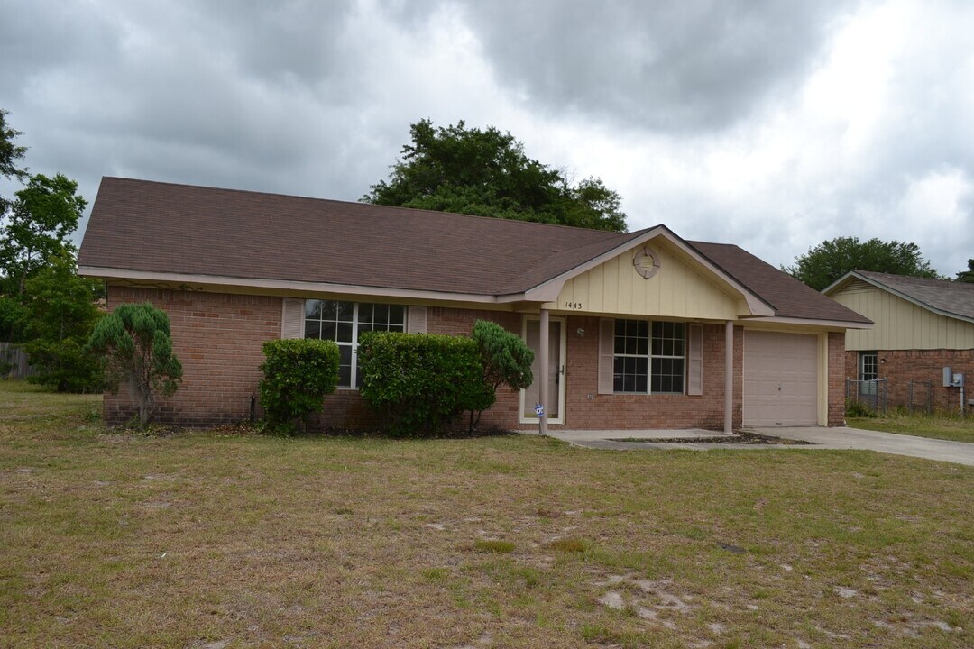1443 Harrier Hollow in Hinesville, GA - Building Photo