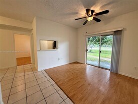 2421 NW 96th Terrace in Pembroke Pines, FL - Building Photo