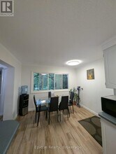 30 Green Valley Dr in Kitchener, ON - Building Photo - Building Photo