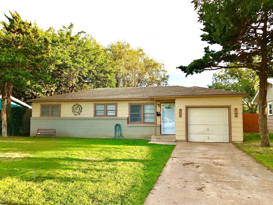4105 30th St in Lubbock, TX - Building Photo